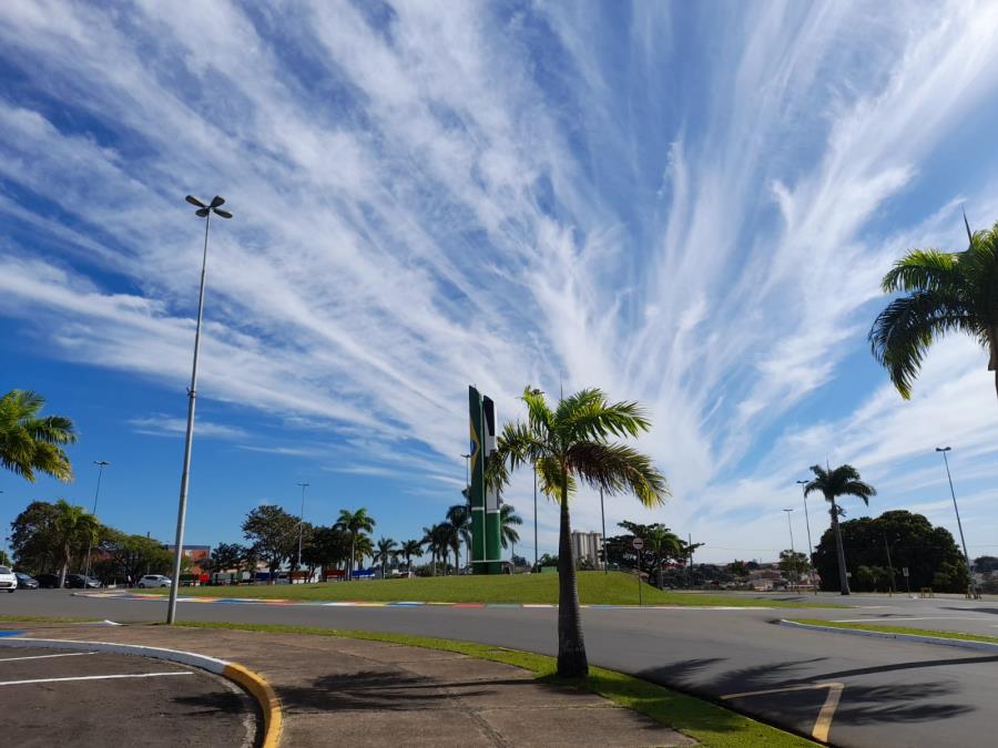 Praça dos Três Poderes, em frente à Prefeitura